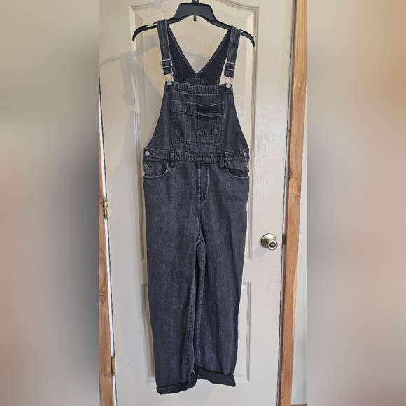 Universal Thread Pants - Universal Thread Goods Co. Size 6 Black Overalls Distressed Wash‎